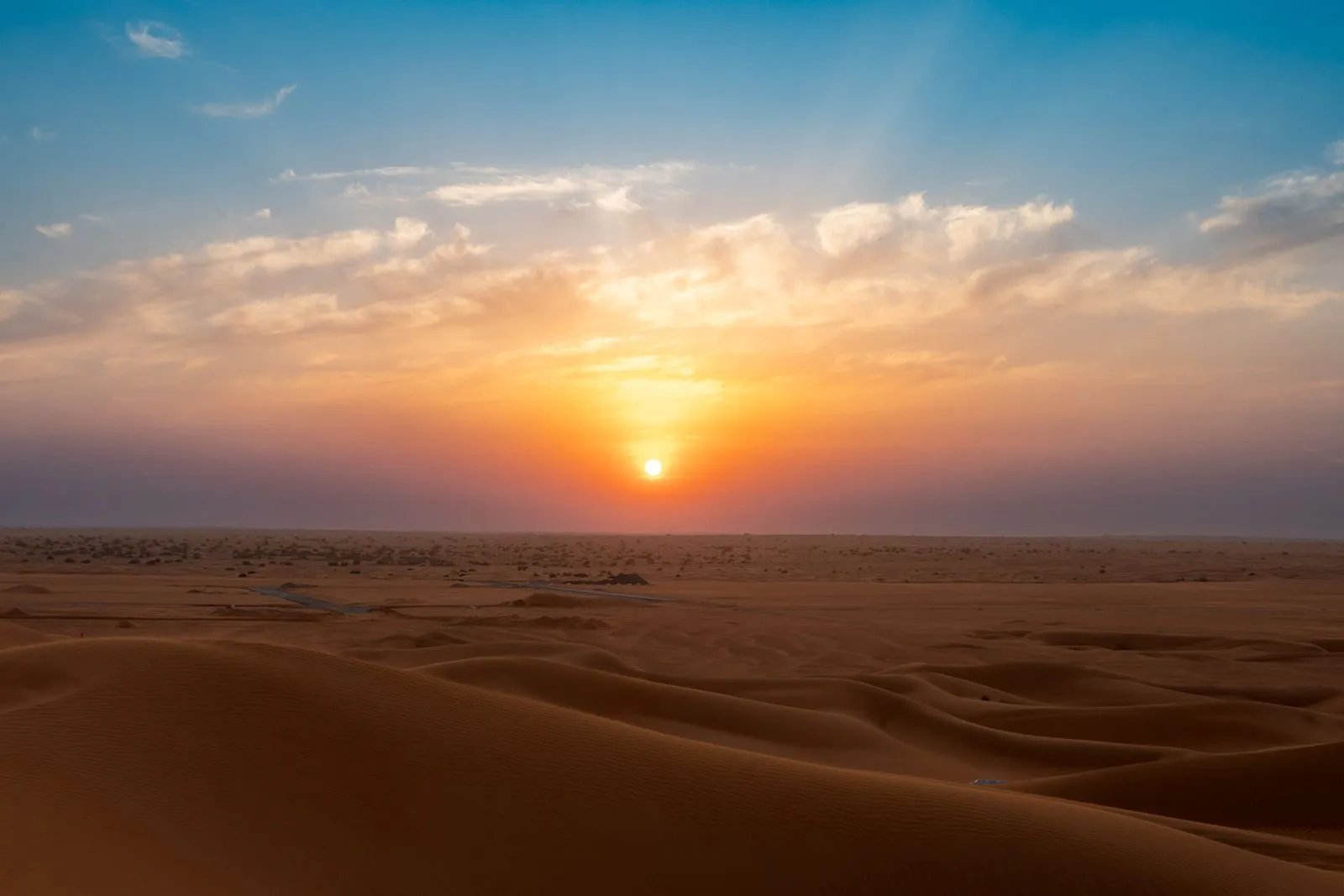 Coucher de soleil sur les dunes du désert de Dubaï
