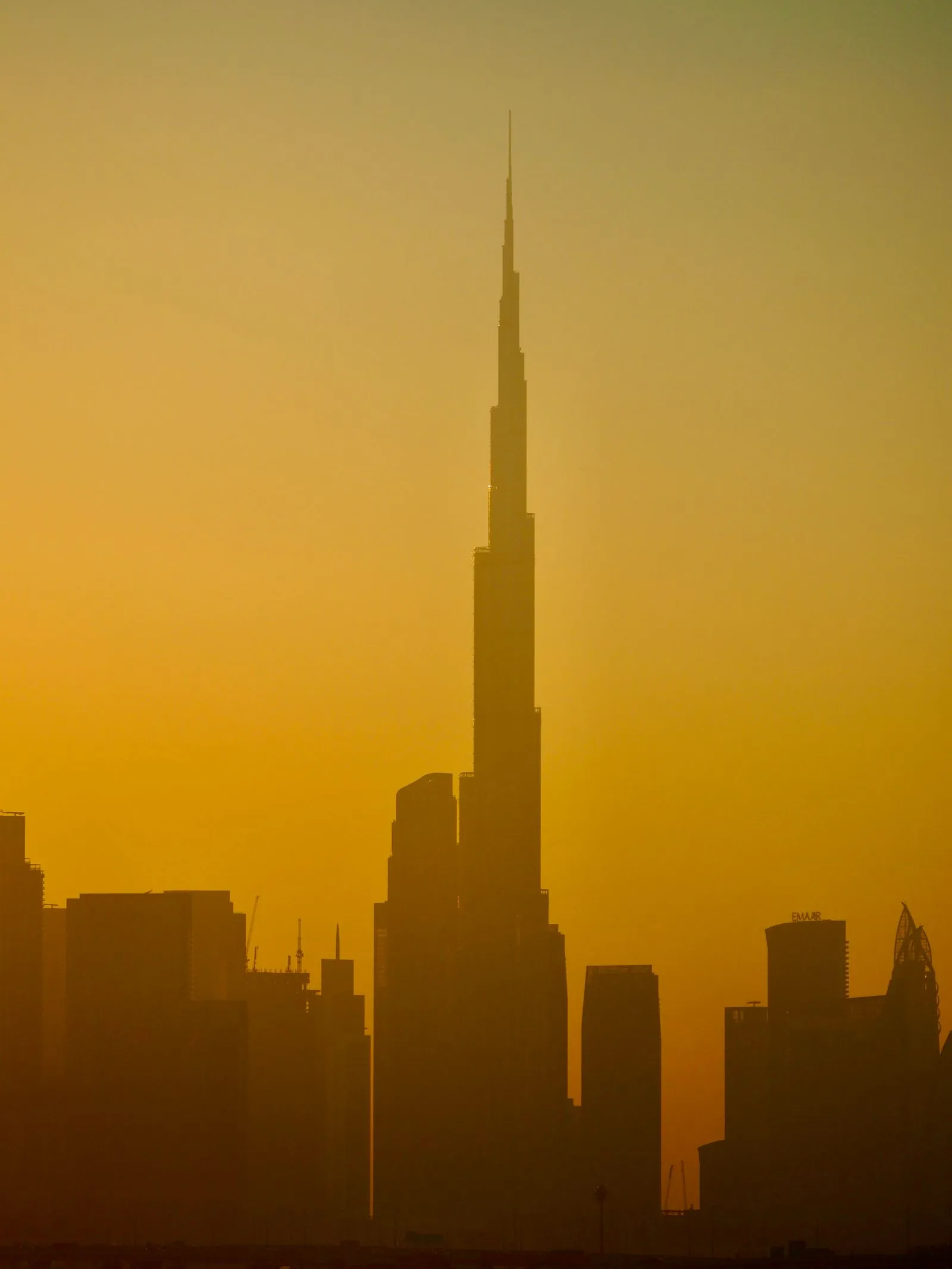 Silhouette du Burj Khalifa au coucher de soleil